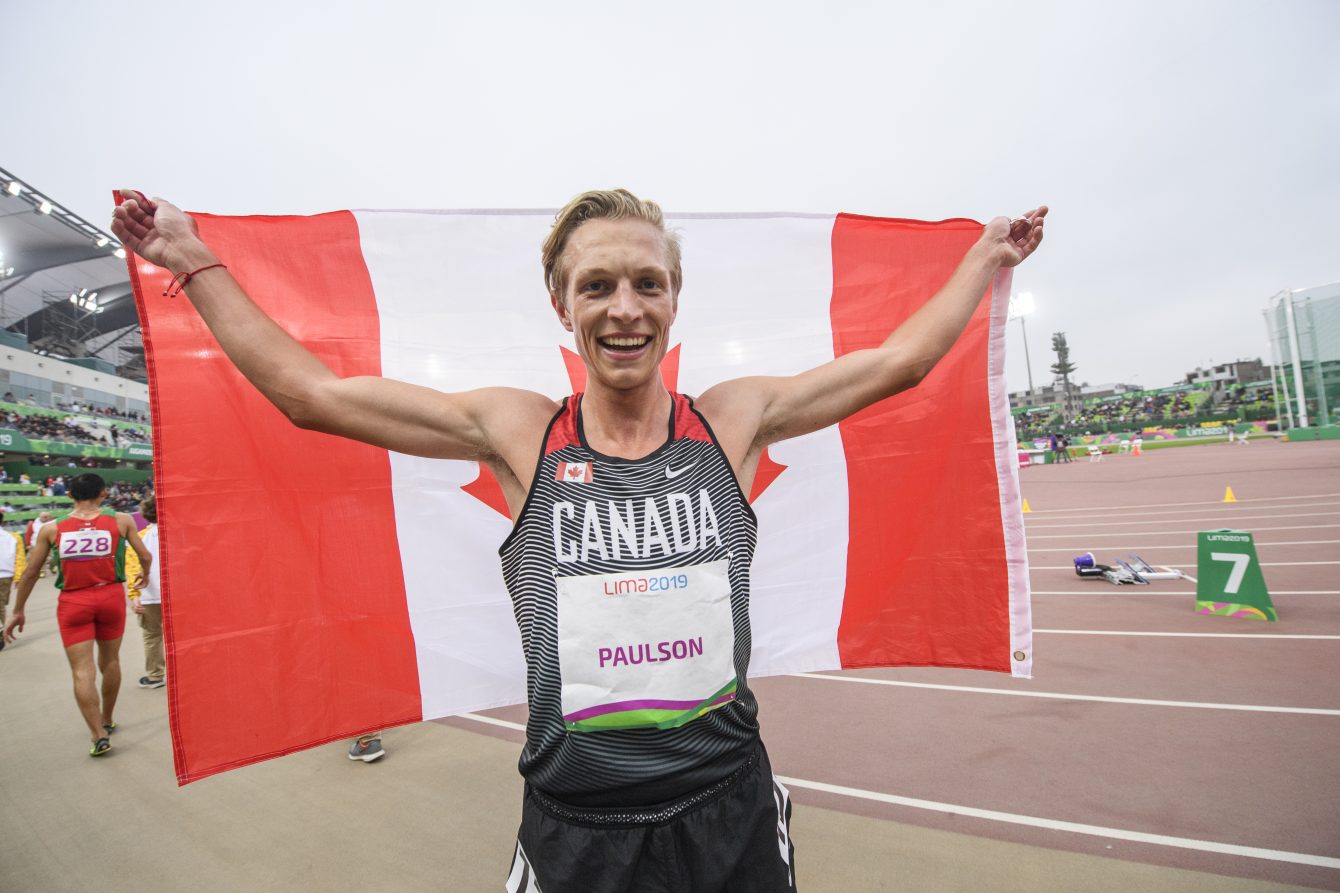 William Paulson célèbre après avoir remporté le bronze au 1500 m aux Jeux panaméricains de Lima, au Pérou, le 8 août 2019. Photo : Vincent Ethier/COC