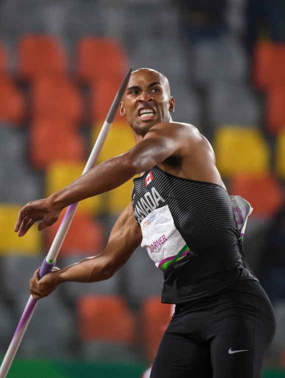 Damian Warner pendant l'épreuve du javelot à Lima 2019
