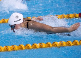 Penny Oleksiak en action au papillon