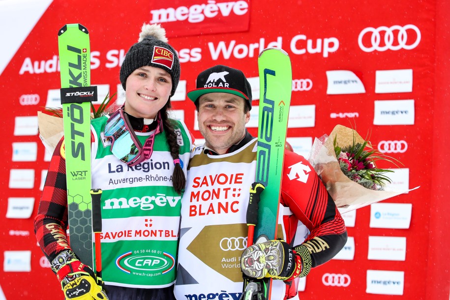 Marielle Thompson et Kevin Drury posant après leur course