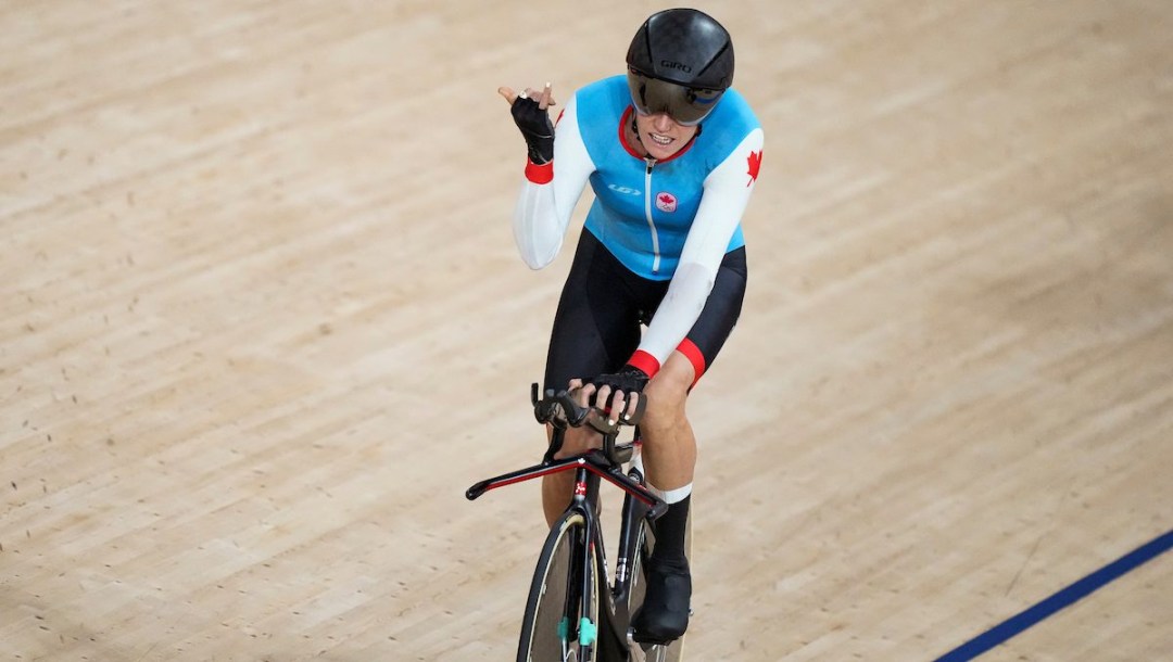 Ariane Bonhomme sur son vélo.