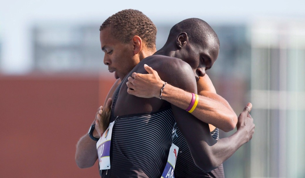 McBride fait une accolade à un compétiteur