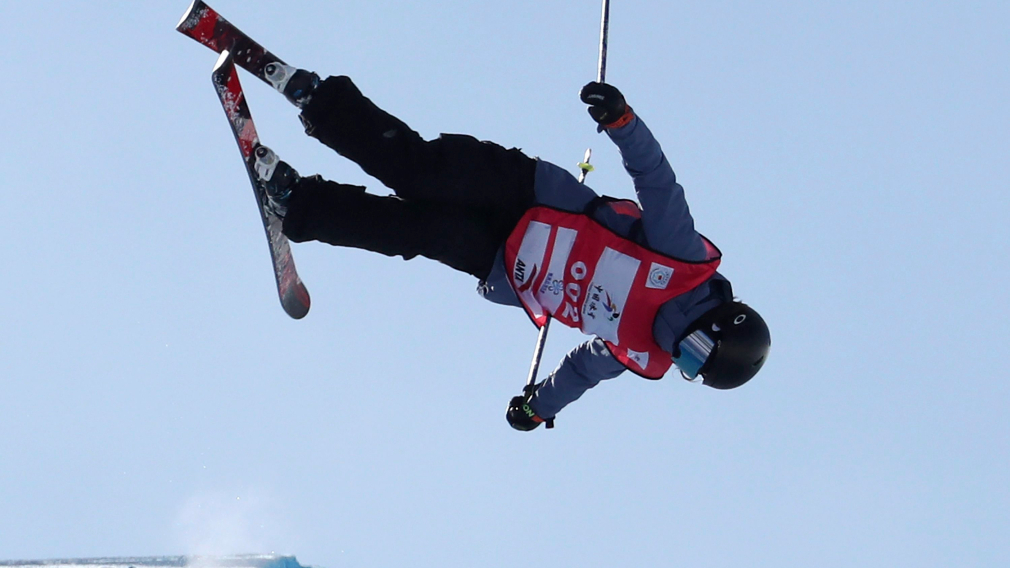 La médaillée d'argent, Rachael Karker, et plein saut