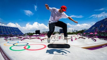 Matt Berger sur sa plance à roulettes.