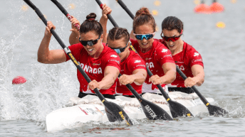 Courtney Stott et ses coéquipières en action.