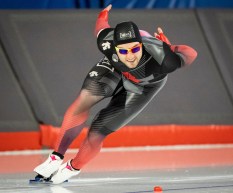 Le patineur Laurent Dubreuil en pleine course.