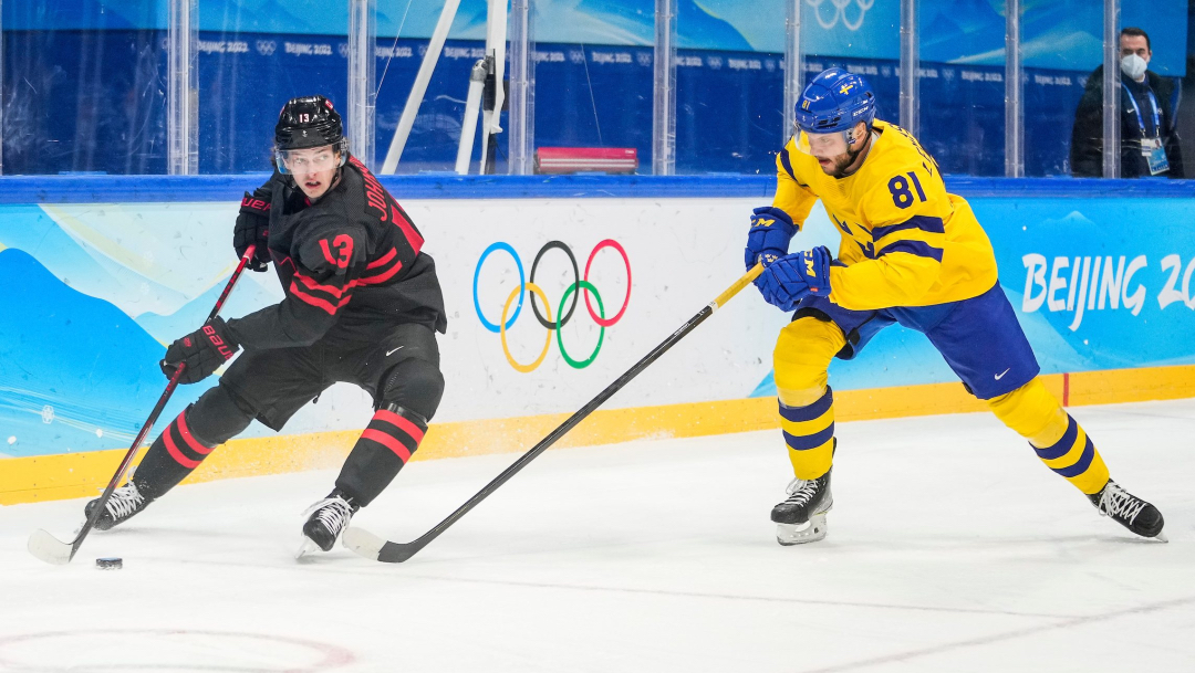 Deux joueurs de hockey en action