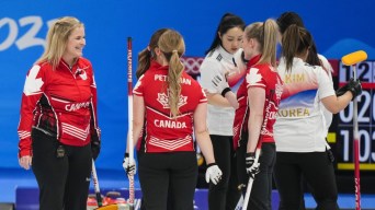 Équipe Jones célébrant après leur victoire