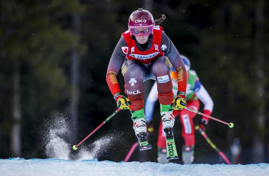 Marielle Thompson pendant une course de ski cross.