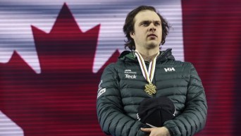 Jack Crawford avec sa médaille d'or au cou.