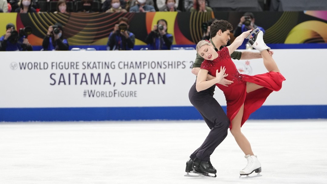 Piper Gilles et Paul Poirier sur la glace.