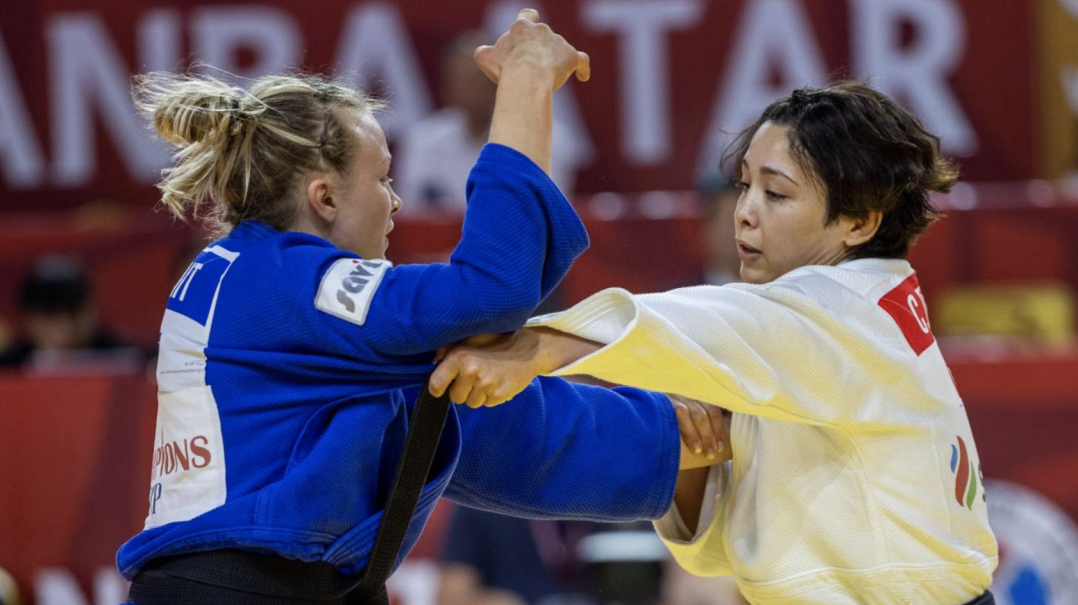 Jessica Klimkait et Christa Deguchi lors d'un combat.