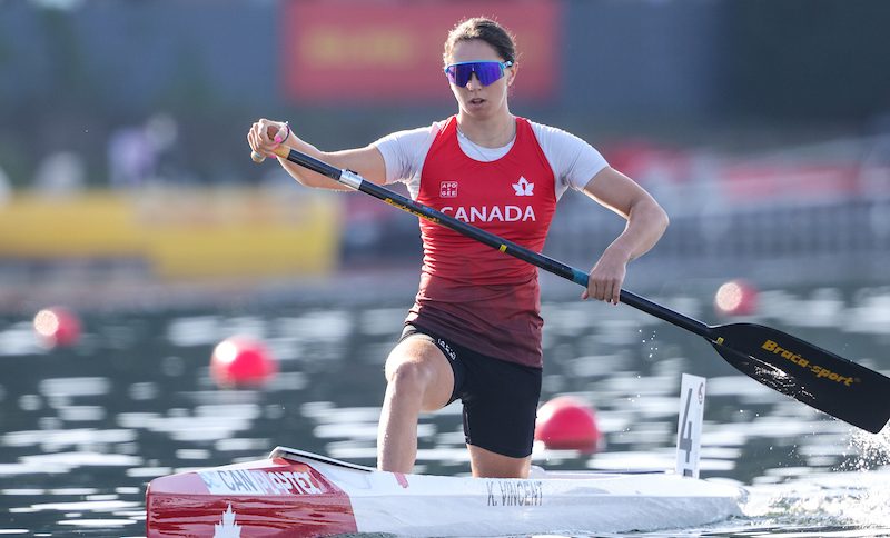 Katie Vincent pendant une course de canoë.