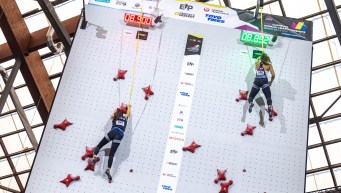 Erica Velev sur un mur d'escalade.