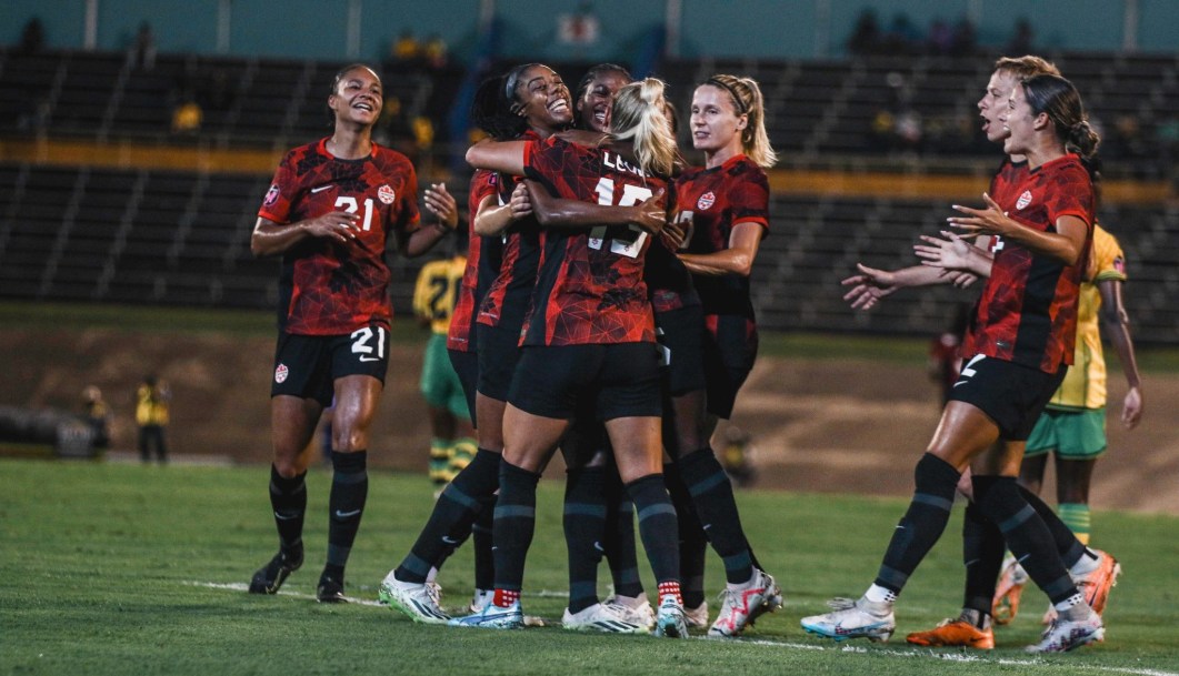 Équipe Canada après sa première victoire contre la Jamaïque