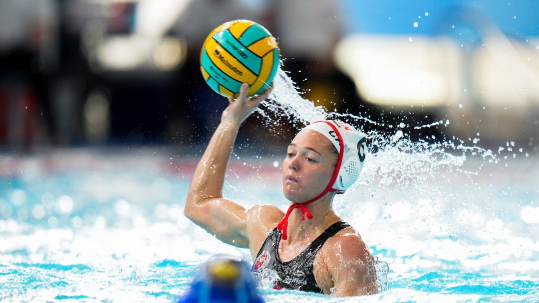 Blaire McDowell #6 du Canada joue le ballon contre l'Argentine