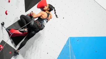 Alannah Yip sur le mur d'escalade.