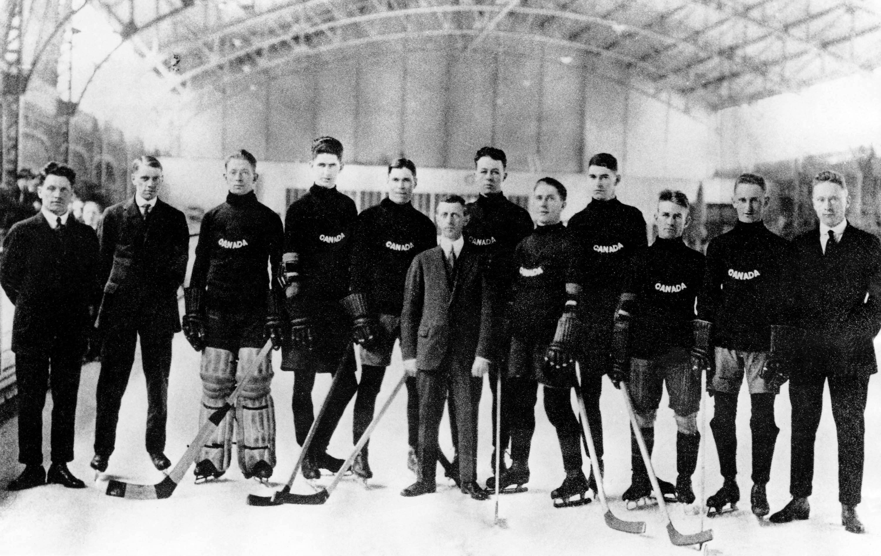 Winnipeg Falcons standing as a team on ice