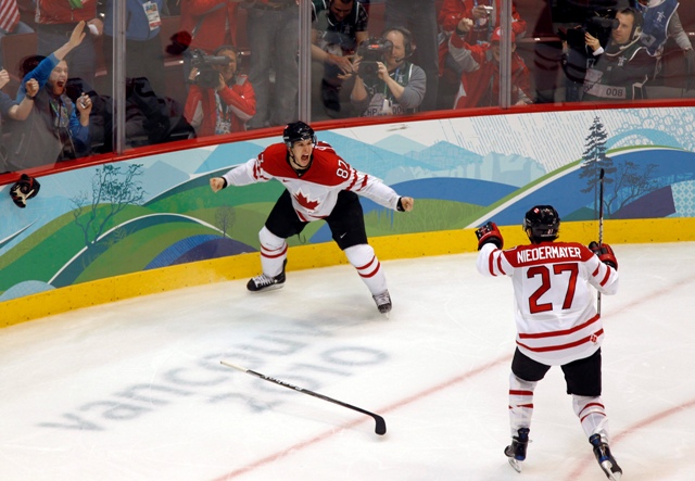 Sidney Crosby celebrates his golden goal at the Vancouver 2010 hockey final