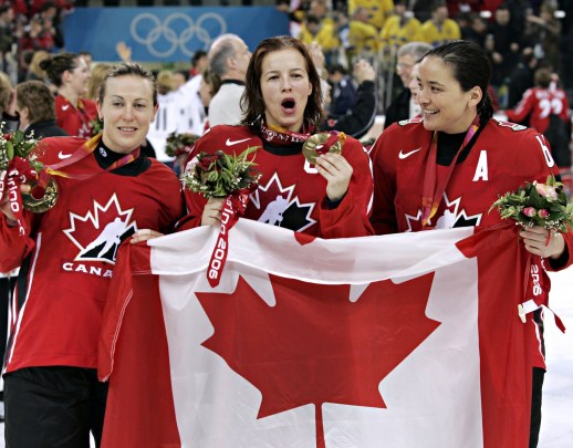 Jayna Hefford, Cassie Campbell-Pascall and Vicky Sunohara. La Presse Canadienne/Ryan Remiorz