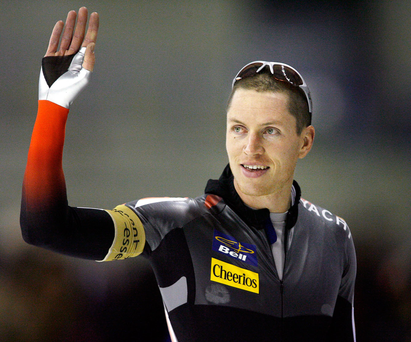 Athlete Jeremy Wotherspoon waving to crowd