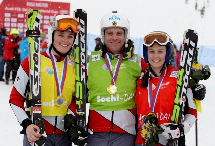 OLY test freestyle Sochi 2013 Serwa, right, celebrates her World Cup gold with Thompson, left, and their teammate Chris Del Bosco (Photo: CP)