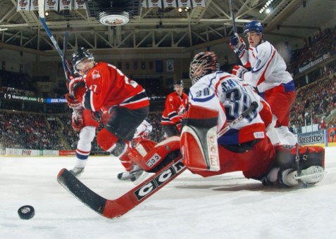 NIGEL DAWES MAREK SCHWARZ Nigel Dawes puts a puck past the Czech goalie during their semifinal (Photo: CP)
