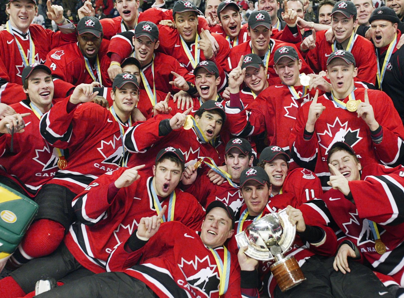 The team poses with the trophy after winning gold at the 2005 World Juniors (Photo: CP)
