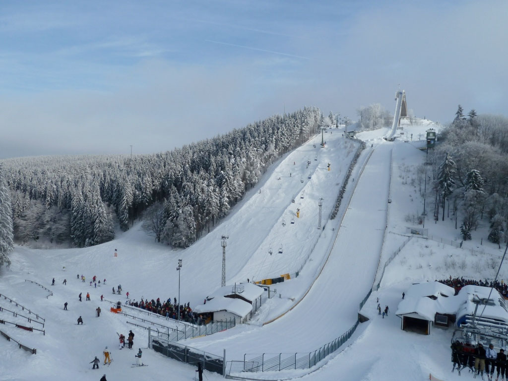 Skiliftkarussell during the winter.