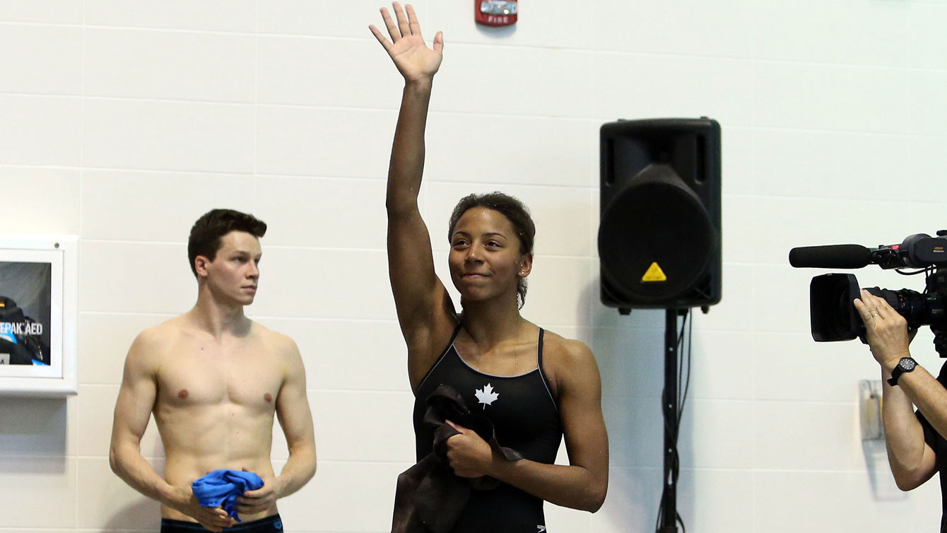 Jennifer Abel waves to the crowd after one of her dives at the FINA Diving World Series 2015 stop in Windsor, Ontario on May 23, 2015 (Photo: Diving Canada).