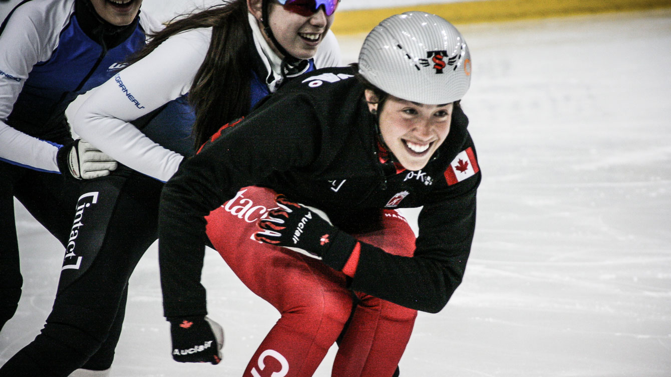 Valérie Maltais skates with youth speed skaters in Toronto after announcing the first-ever ISU event coming to the city in November 2015 (Photo: Alexa Fernando).