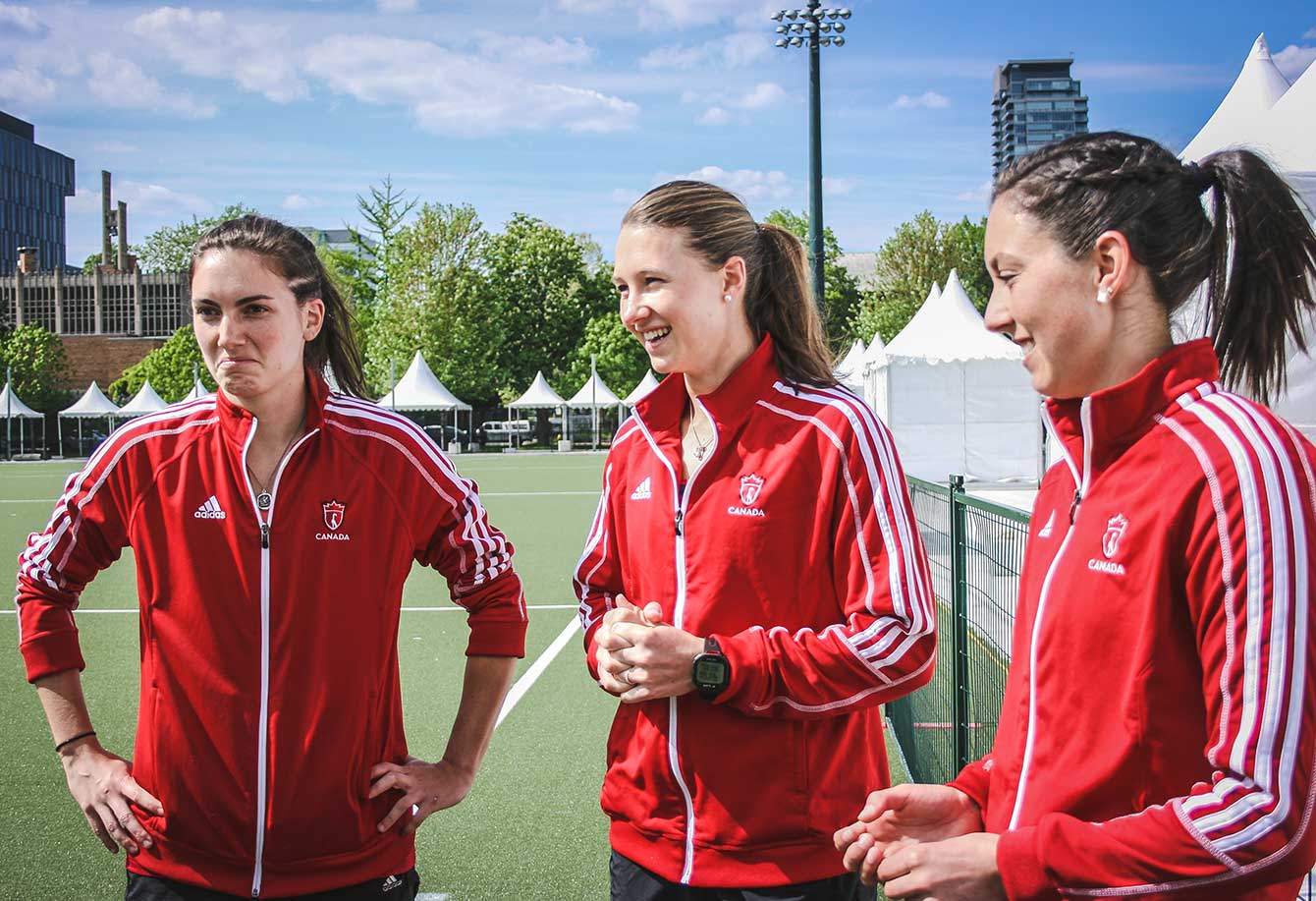 Captain Kate Gillis (c), with goaltender Kaitlyn Williams (l) and vice-captain Danielle Hennig (r) before a training session in May 2015. (Photo: Alexa Fernando)