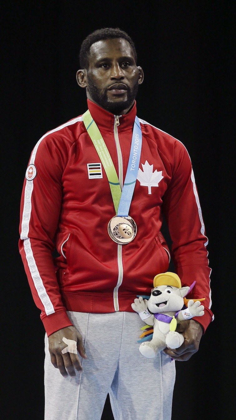 Haislan Garcia poses with his bronze medal