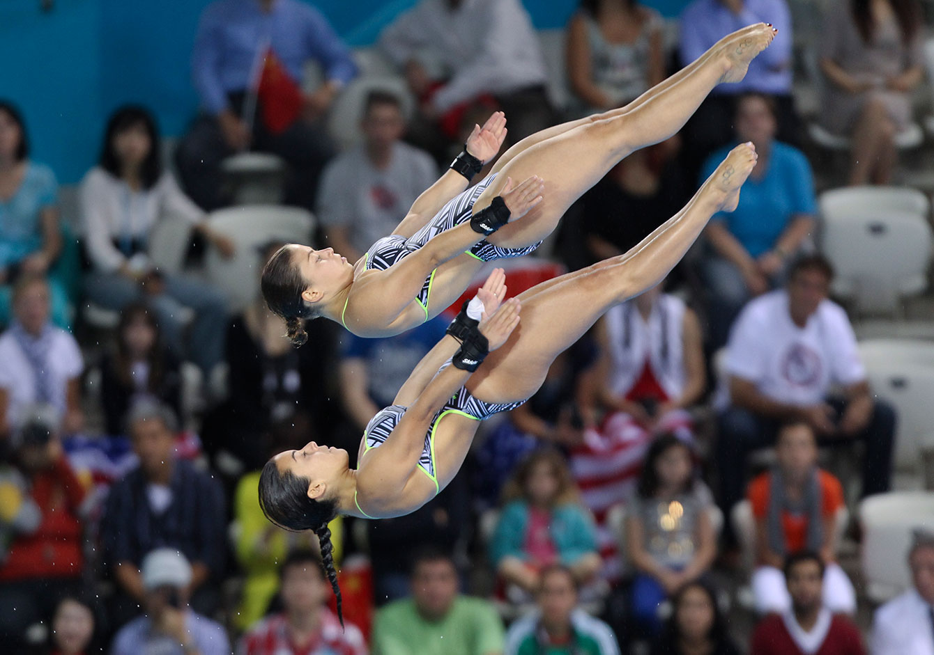 Roseline Filion (foreground) and Meaghan Benfeito diving at London 2012. 