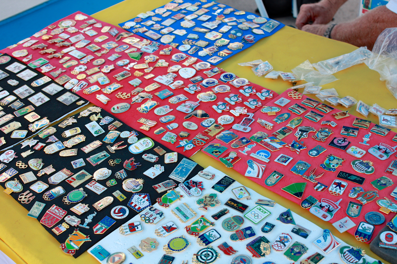 Pin trading station (photo: Kristen Loritz)