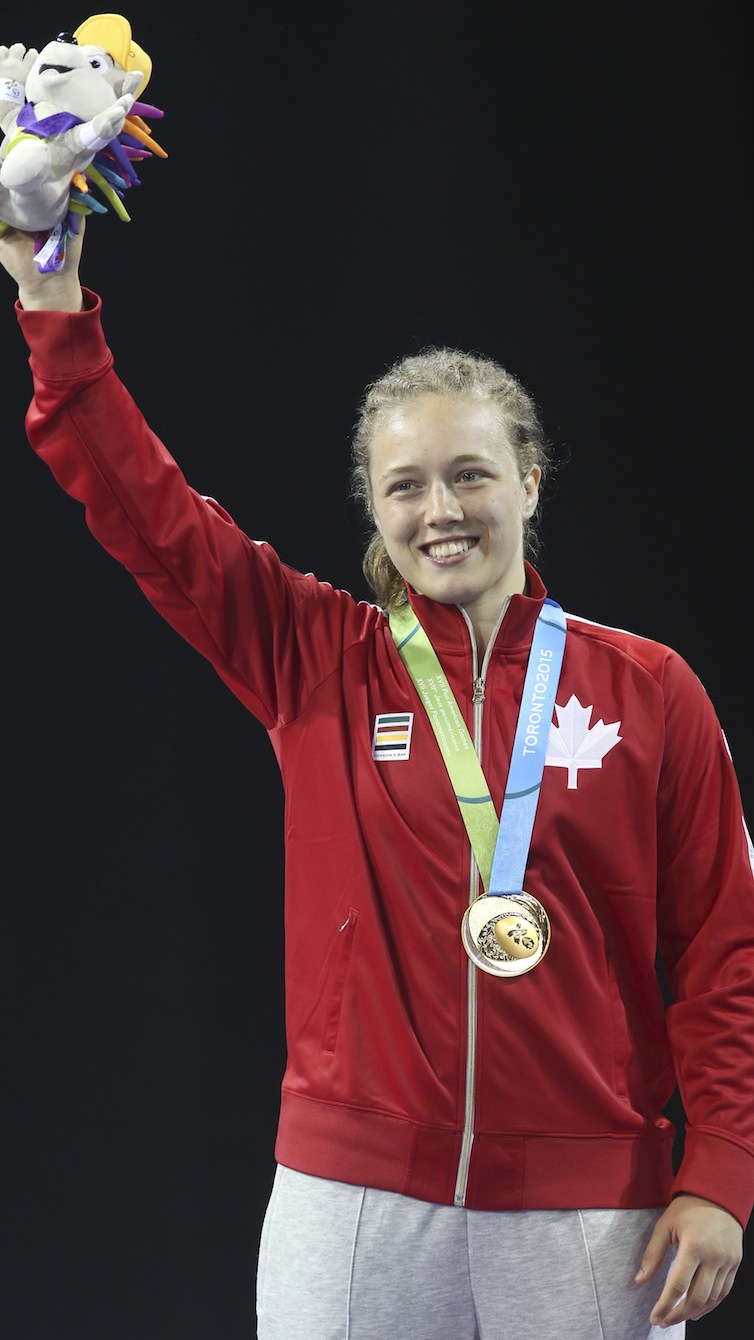 Dorothy Yeats receives her bronze medal
