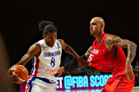 Robert Sacre Robert Sacre (left) had eight points. (Photo: FIBA)