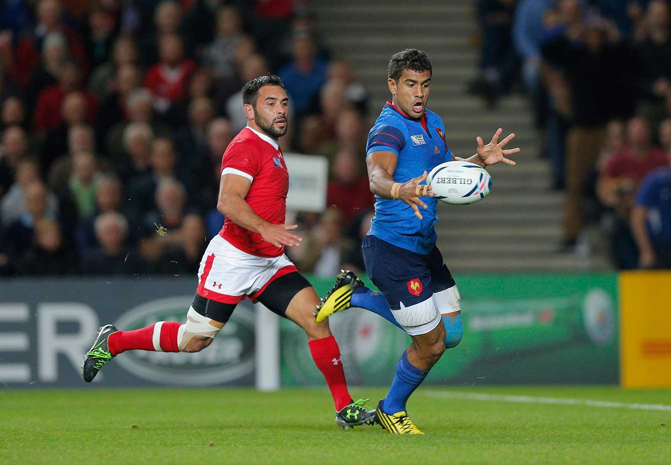 France's Wesley Fofana and Canada's Phil Mack compete for the ball during the Rugby World Cup Pool D match between France and Canada at Milton Keynes, England, Thursday, Oct. 1, 2015. (AP Photo/Christophe Ena)