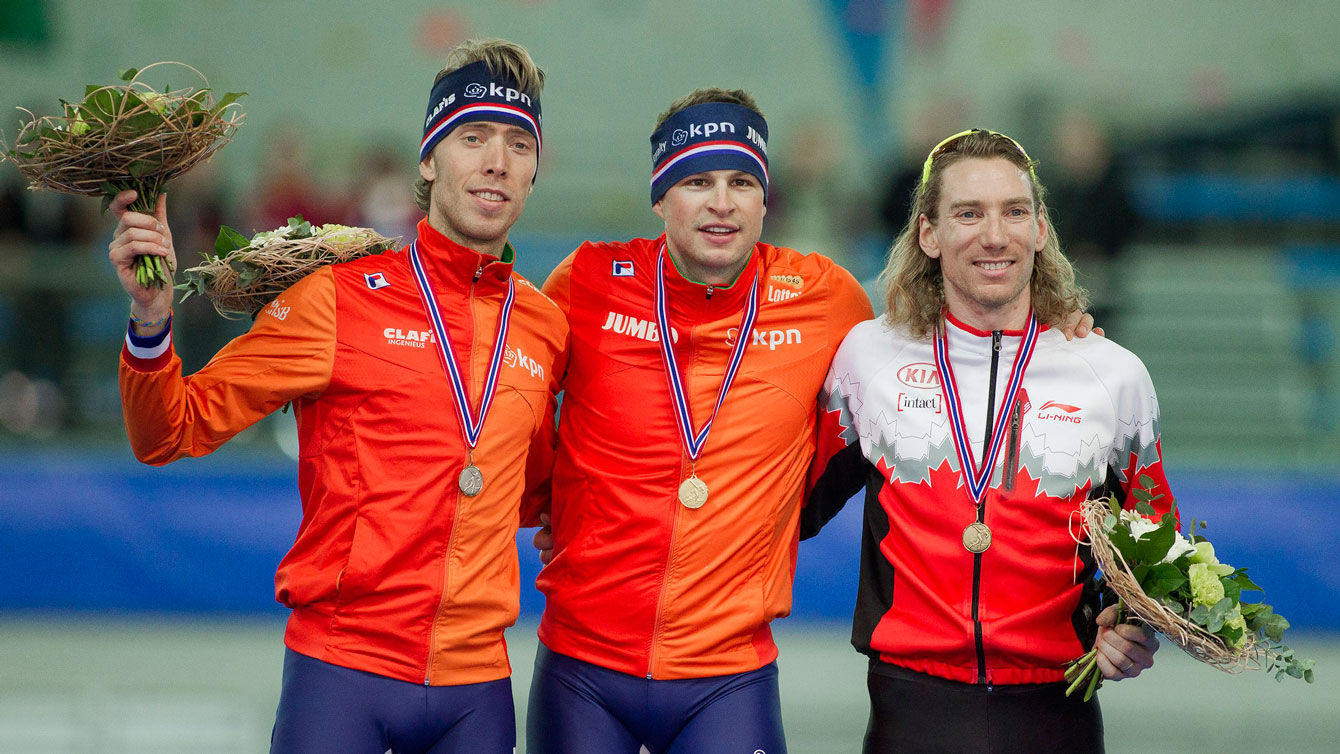 Ted-Jan Bloemen (right) on the World Cup podium following the men's 5000m race in Stavanger, Norway on January 30, 2016.