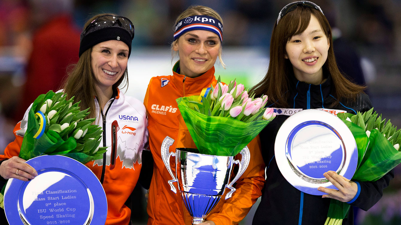 Ivanie Blondin (left) with the overall World Cup mass start second place award for the 2015/16 season, received in Heerenveen, Netherlands on March 13, 2016. 