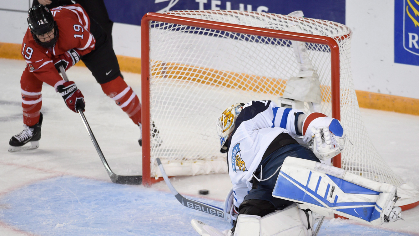 Brianne Jenner scores against Finland at the women's world hockey championships in Kamloops, B.C. on March 31, 2016.(Ryan Remiorz)