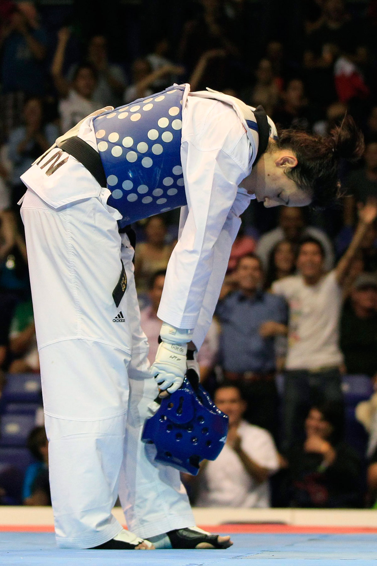 Melissa Pagnotta bows after winning Pan Am Games gold in Guadalajara, Mexico on October 17, 2011.