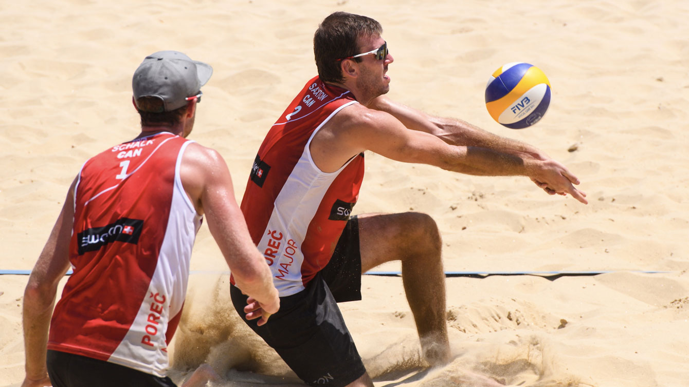 Ben Saxton (right) with Chaim Schalk looking on at the 2016 Porec Major (Photo: FIVB). 