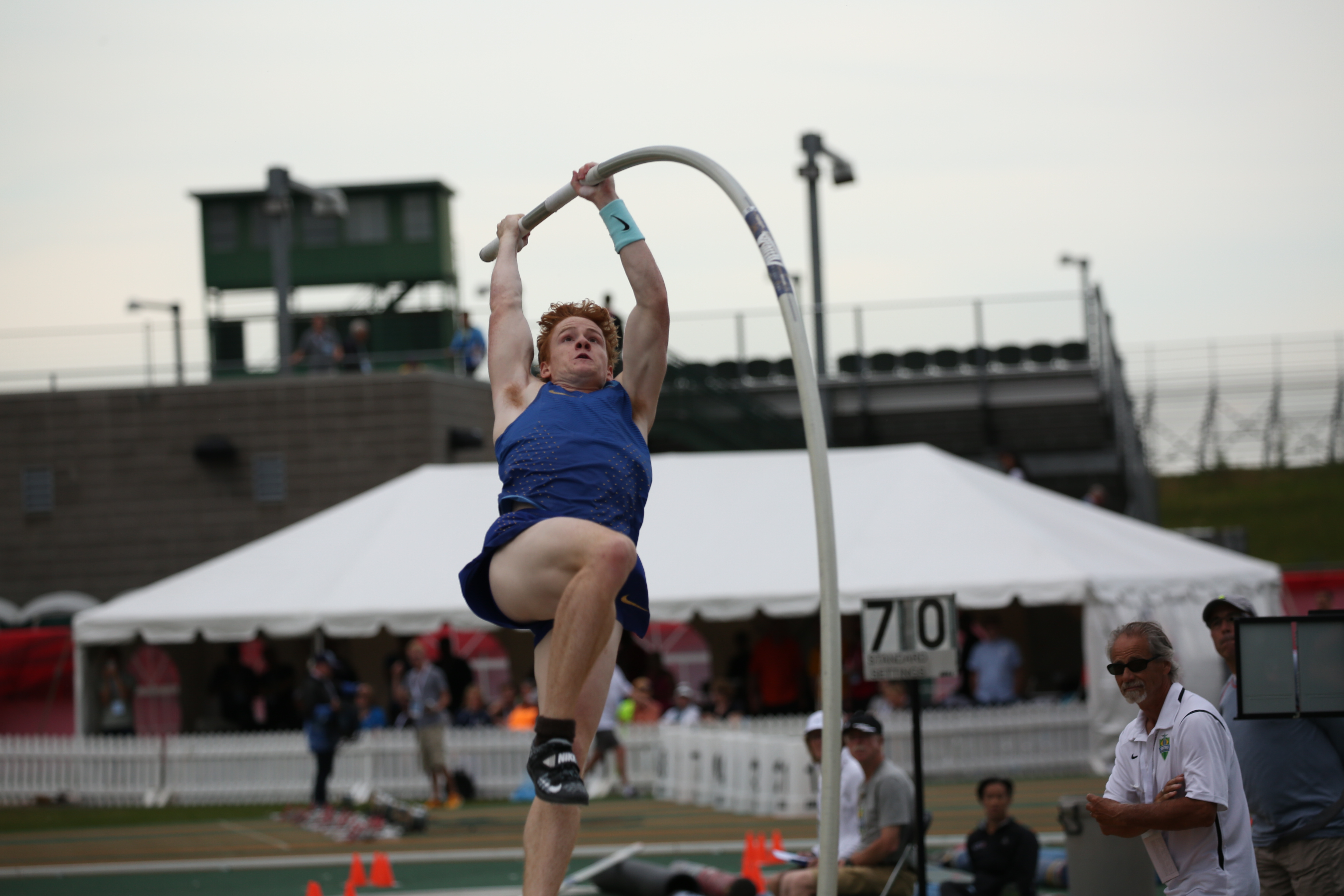 Shawn Barber competing in pole vault at the Canadian Track and Field Championships and Selection Trials for the 2016 Summer Olympic and Paralympic Games, in Edmonton, Alta. (Steve Boudraeu/COC)