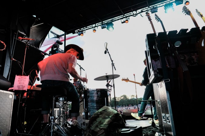 Sloan performs at the Molson Canada Beach Party. (Thomas Skrlj/COC)