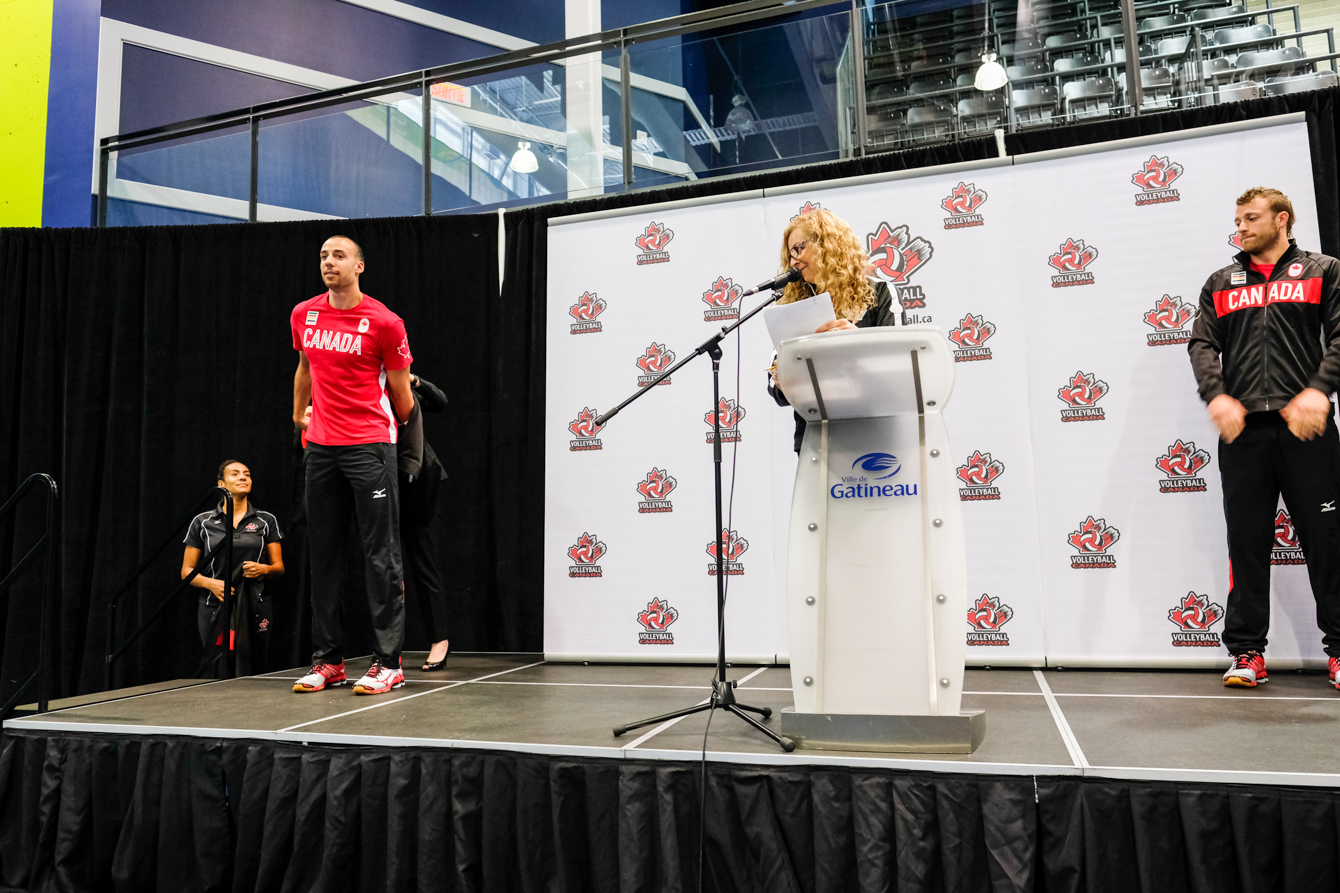 Justin Duff receiving his Rio 2016 team jacket on July 22, 2016. (Thomas Skrlj/COC)