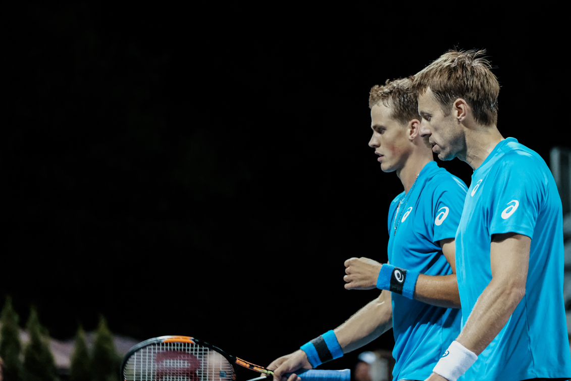 Canada’s Vasek Pospisil and Daniel Nestor play doubles in the quarterfinals of the Rogers Cup in Toronto on July 29, 2016. (Thomas Skrlj/COC)
