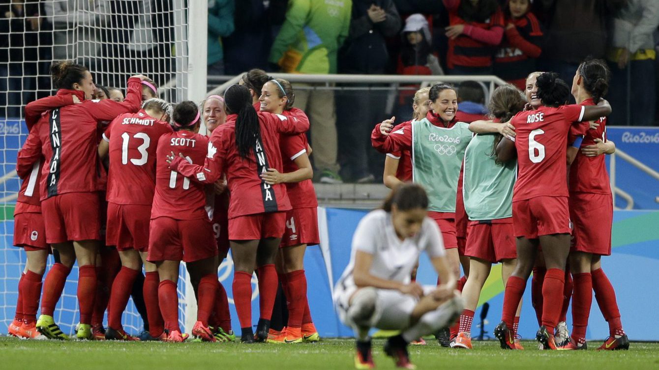 Canada's players celebrate after beating France in a quarter-final match of the women's Olympic football tournament between Canada and France in Sao Paulo, Brazil, Friday Aug. 12, 2016. Canada's won1-0 and went through to the semi-finals.(AP Photo/Nelson Antoine)
