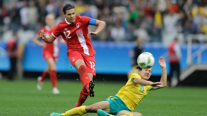 Christine Sinclair lines up to score after rounding the keeper and evading a defender against Australia on August 3, 2016 in the Olympic Games of Rio de Janeiro.