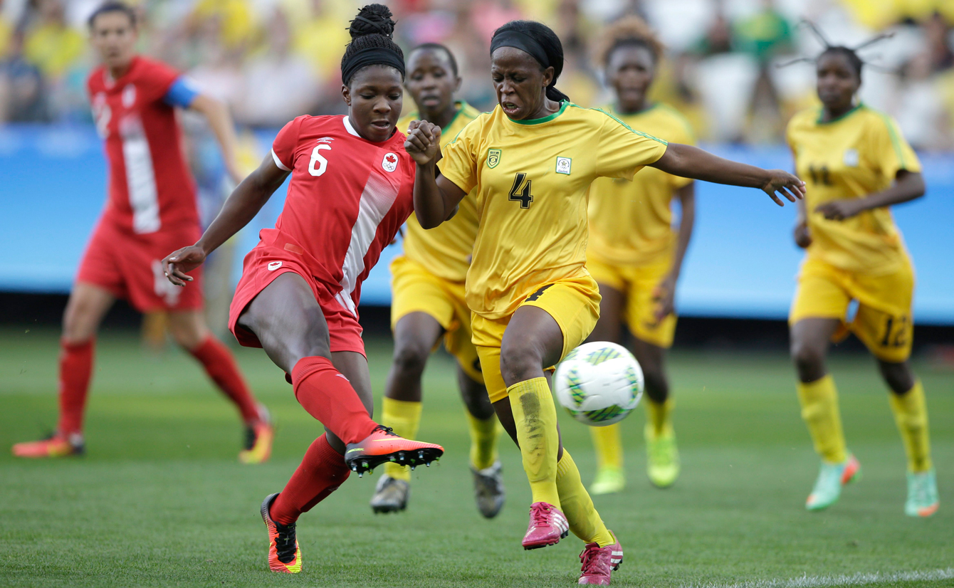 Canada's Deanne Rose, left, and Zimbabwe's Nobuhle Majika fight for the ball during a group F match of the women's Olympic football tournament between Canada and Zimbabwe in Sao Paulo, Brazil, Saturday, Aug. 6, 2016. (AP Photo/Nelson Antoine)